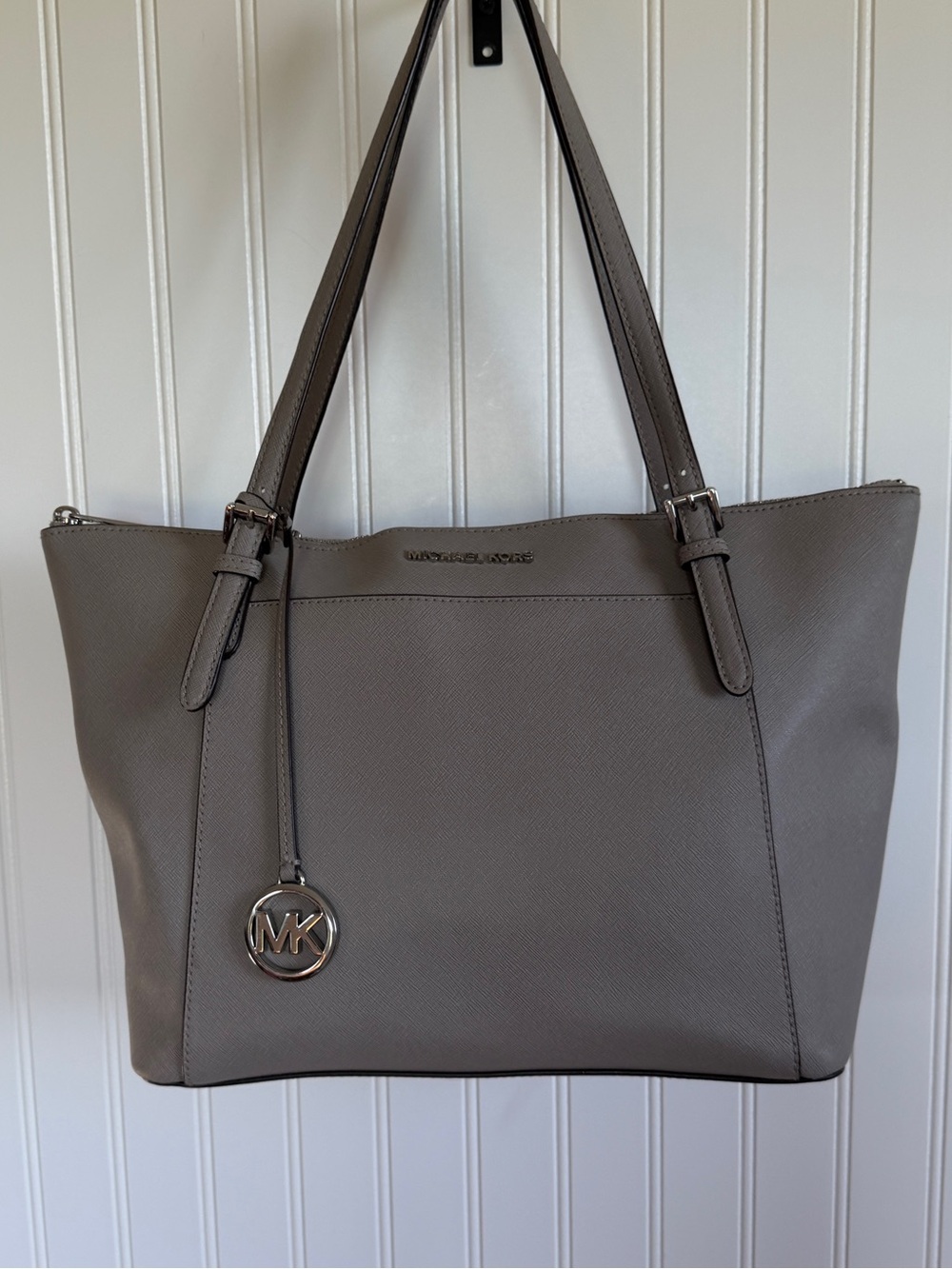 Michael Kors Jet Set Tote Grey Saffiano Leather Minimalist Classic Quiet‎ Luxury